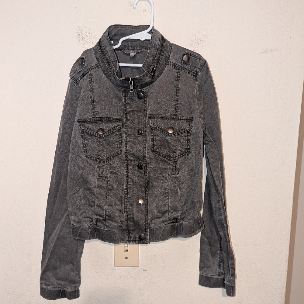 Rubbish fading black jacket size small